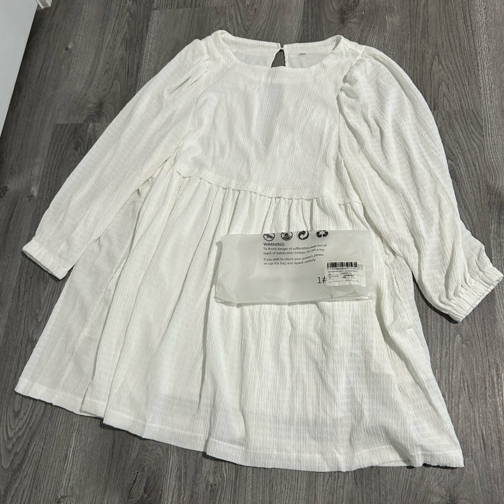 NEW with Bag size Large Women’s White Textured Peasant Blouse/ Mini Dress Large